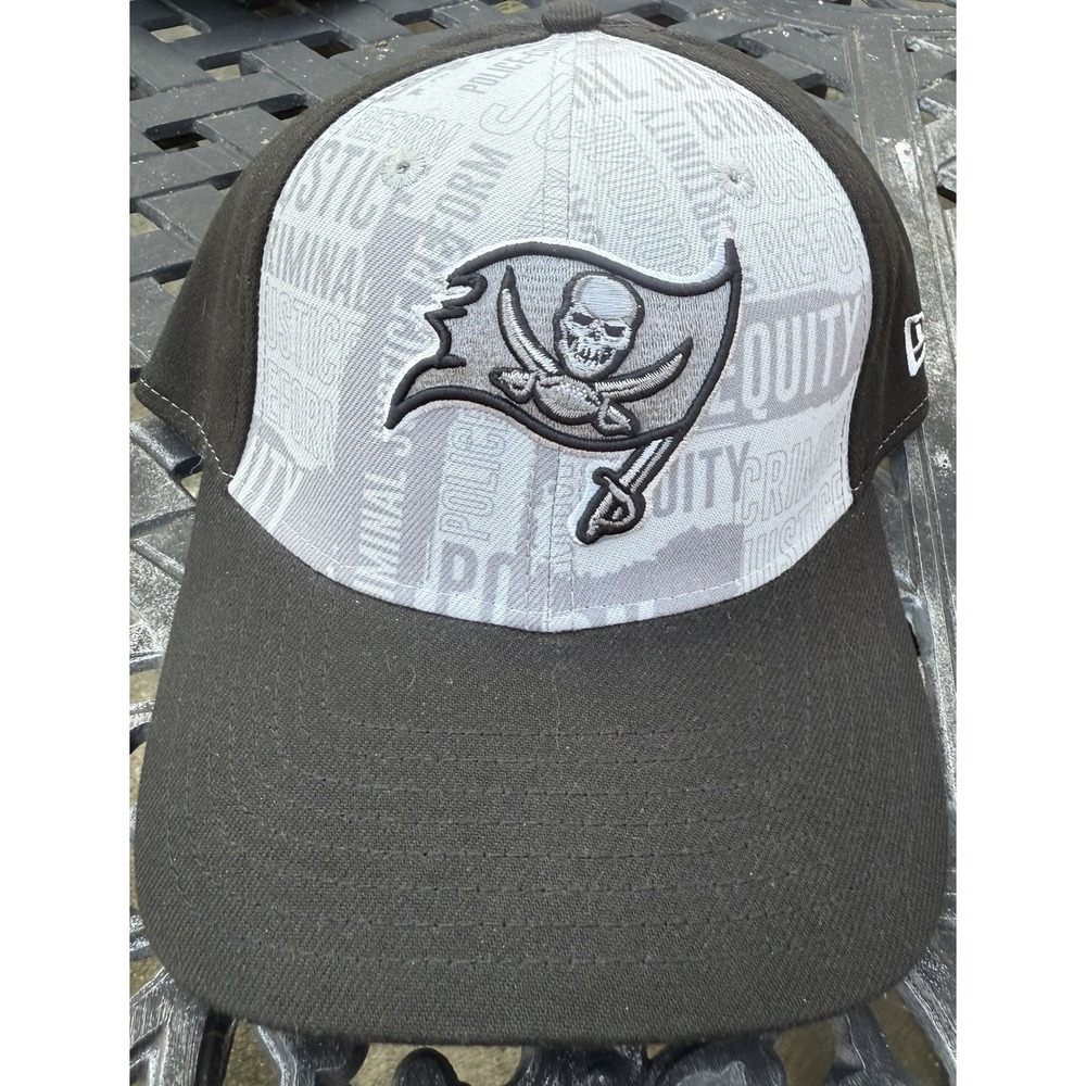 New Era 39Thirty Tampa Bay Buccaneers Inspire Change Fitted Hat Size M/L